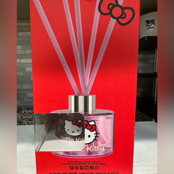 Hello kitty Sanrio rose aromatherapy reed diffuser - NEW - Picture 2 of 4